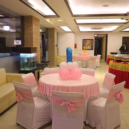 Genx Le Crescent Ghaziabad Hotel Luaran gambar