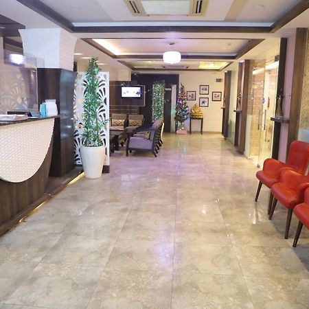 Genx Le Crescent Ghaziabad Hotel Luaran gambar