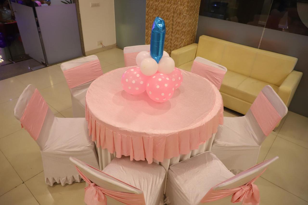 Genx Le Crescent Ghaziabad Hotel Luaran gambar