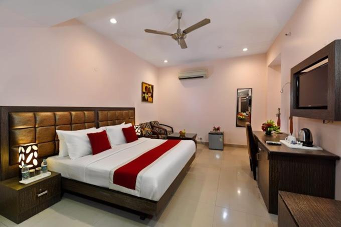 Genx Le Crescent Ghaziabad Hotel Luaran gambar