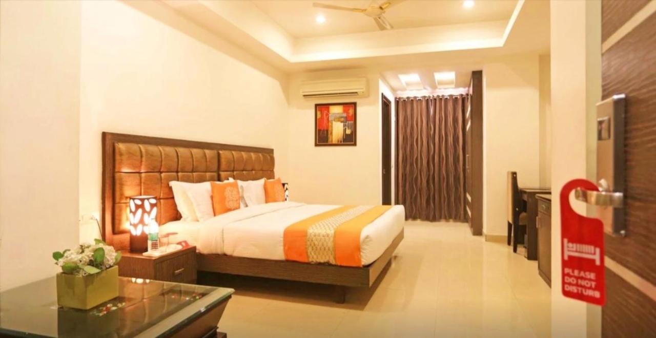 Genx Le Crescent Ghaziabad Hotel Luaran gambar