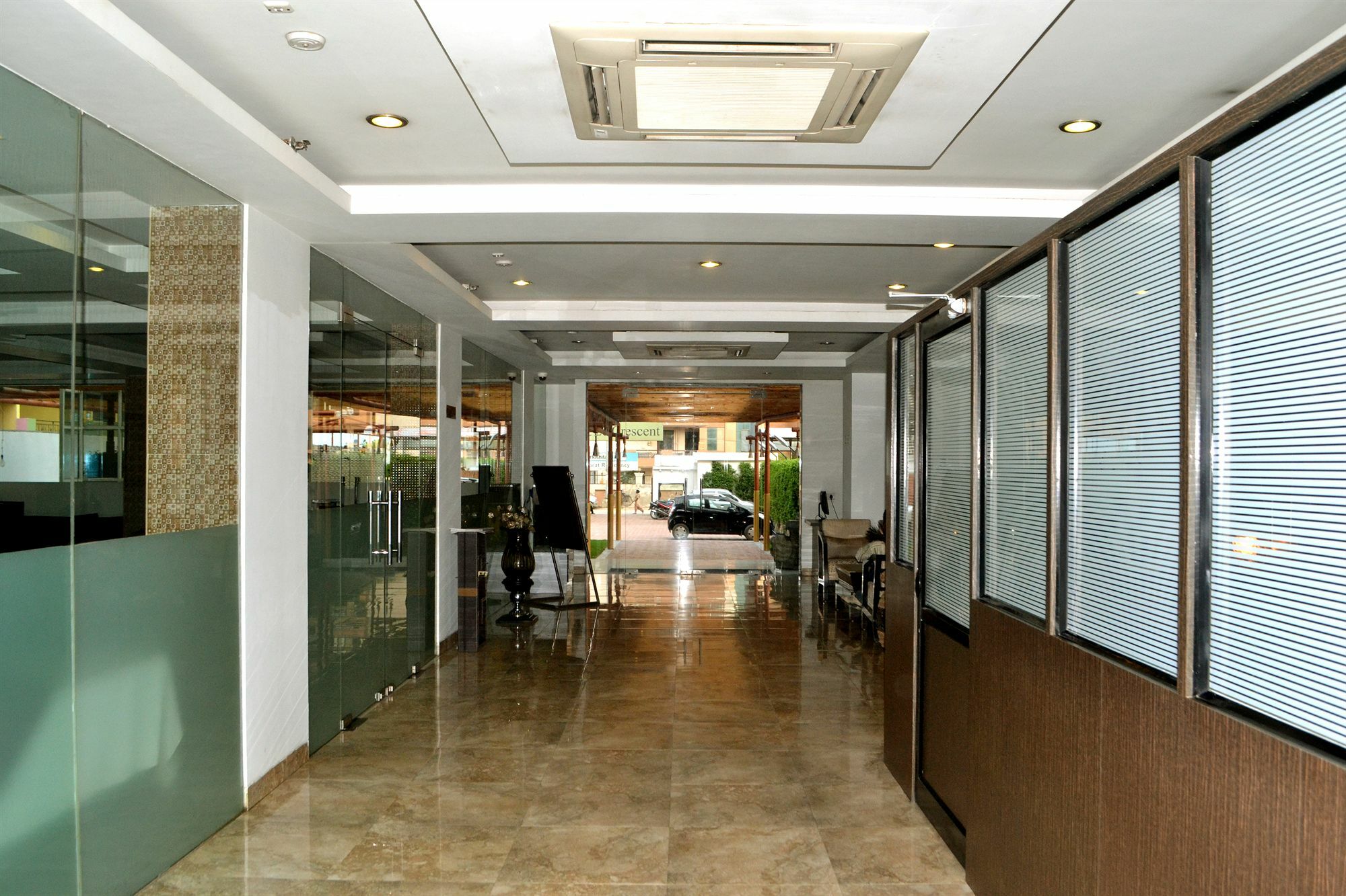 Genx Le Crescent Ghaziabad Hotel Luaran gambar
